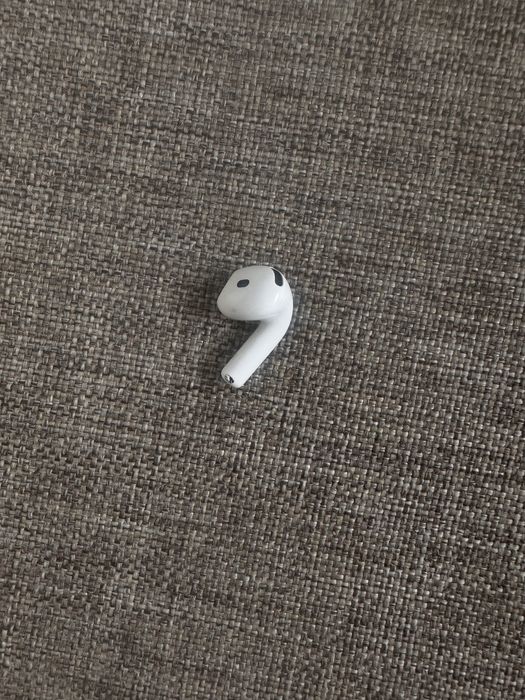 Правое ухо airpods 4