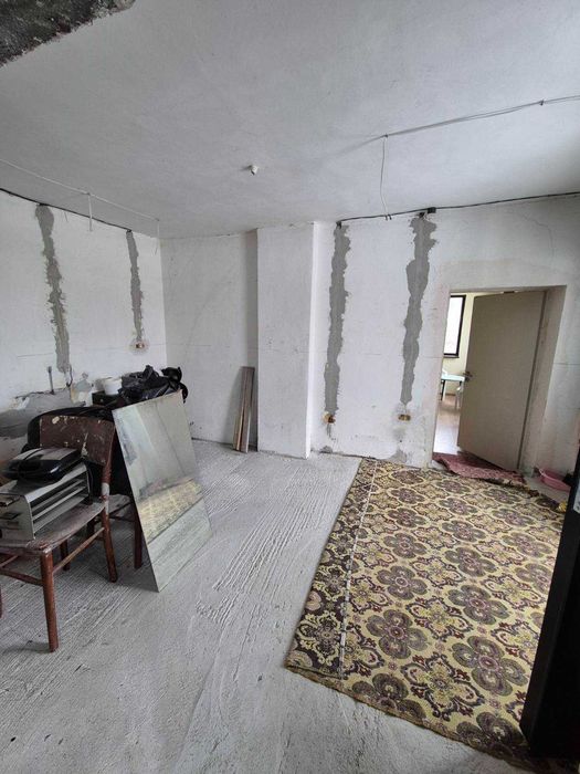 Къща в близост до Плевен, с. Гривица