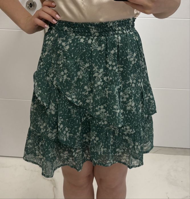 2 Дамски поли за 10 евро общо