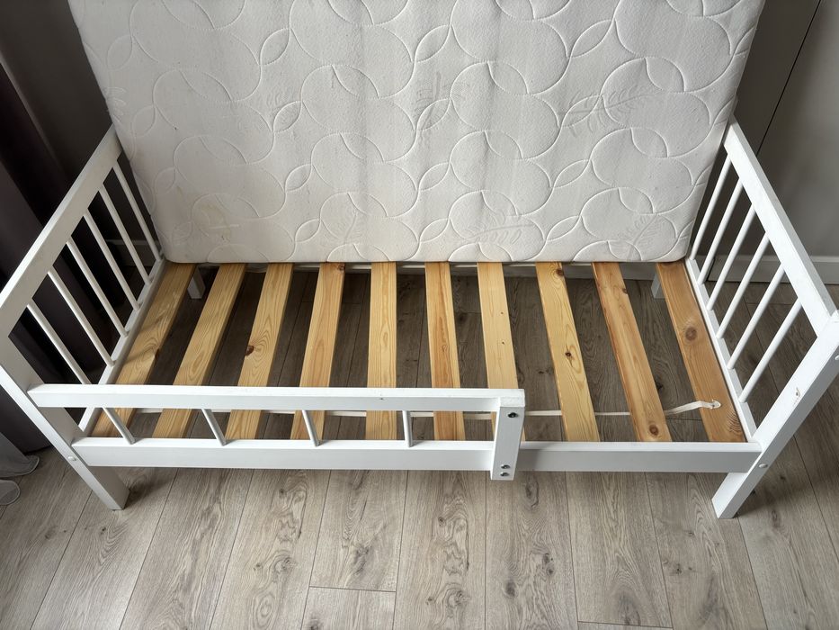 Детская кровать с матрасом