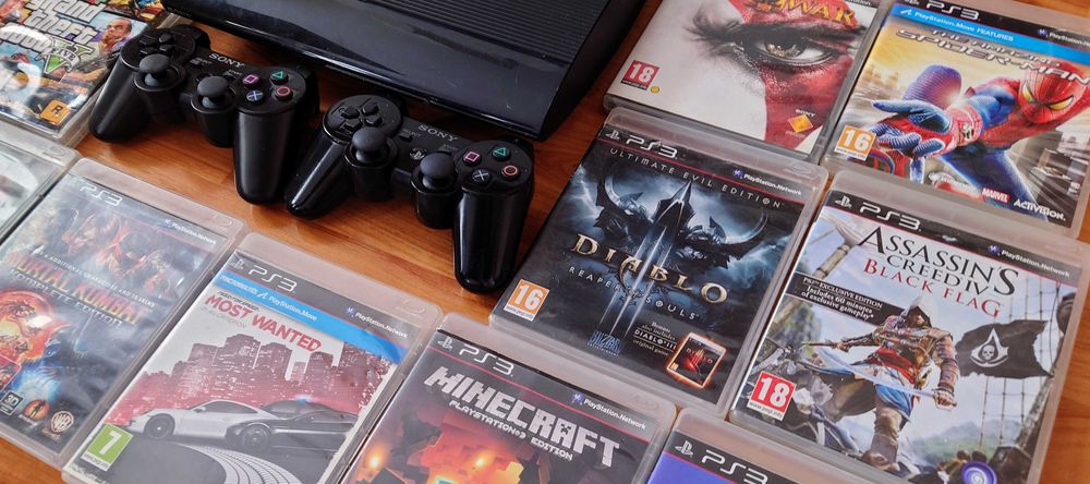 [ PS3 500GB > PlayStation 3 Super Slim с 2 джойстика и 40 игри