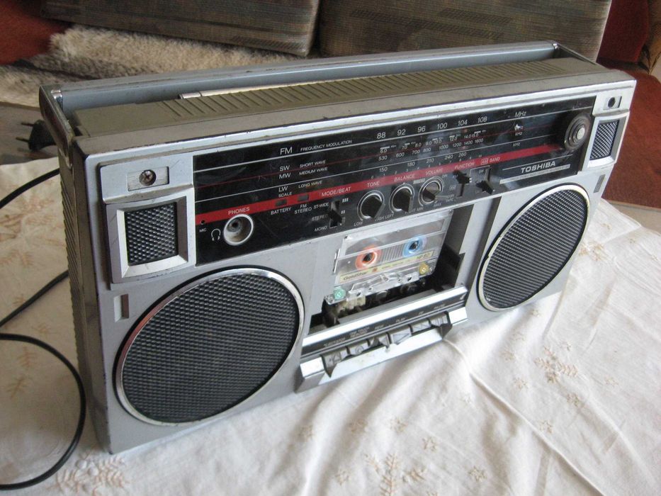 радио касетофон  ТОШИБА  RT 90 S