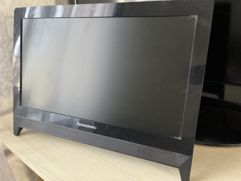 Моноблок Lenovo.