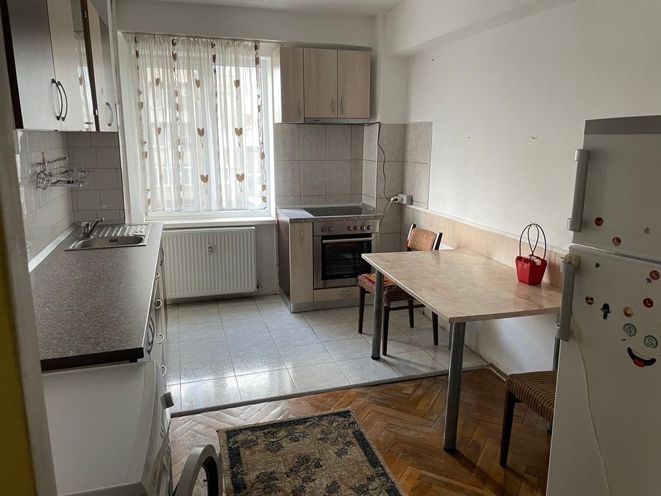 Dau în chirie apartament cu 3 camere str. Dimitrie Cantemir