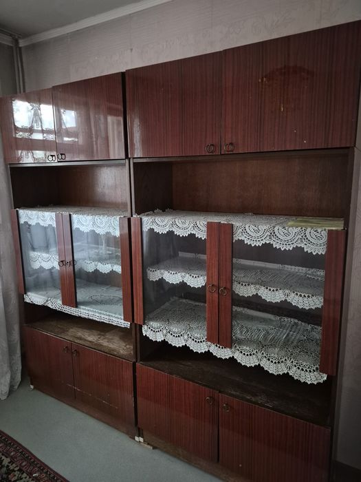 2 посудных Серванта