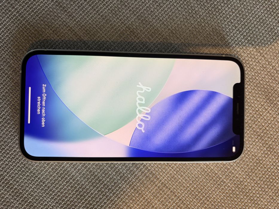 Продавам  Iphone 12