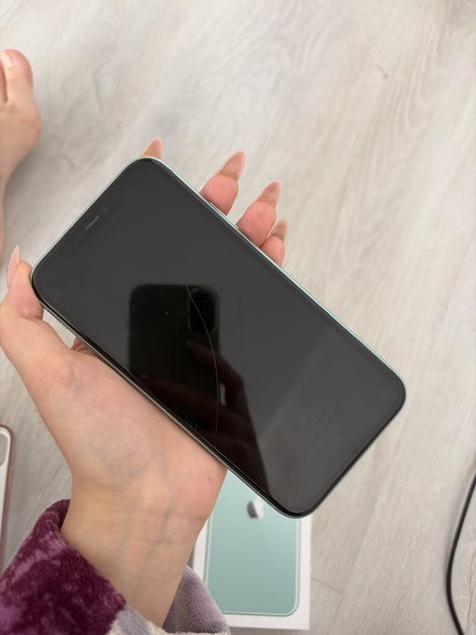 Айфон 11 зеленего цвета