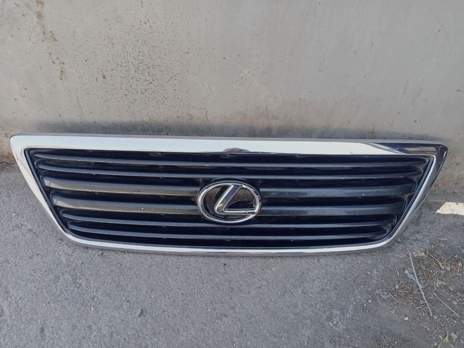 Решетка радиатора от Lexus lx 450.