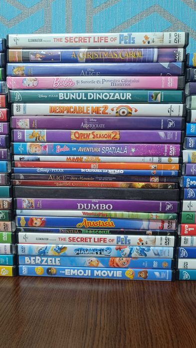 Colectie DVD animatii (79 buc) si filme (23 buc)
