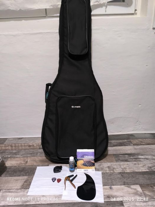 Китара с калъф и