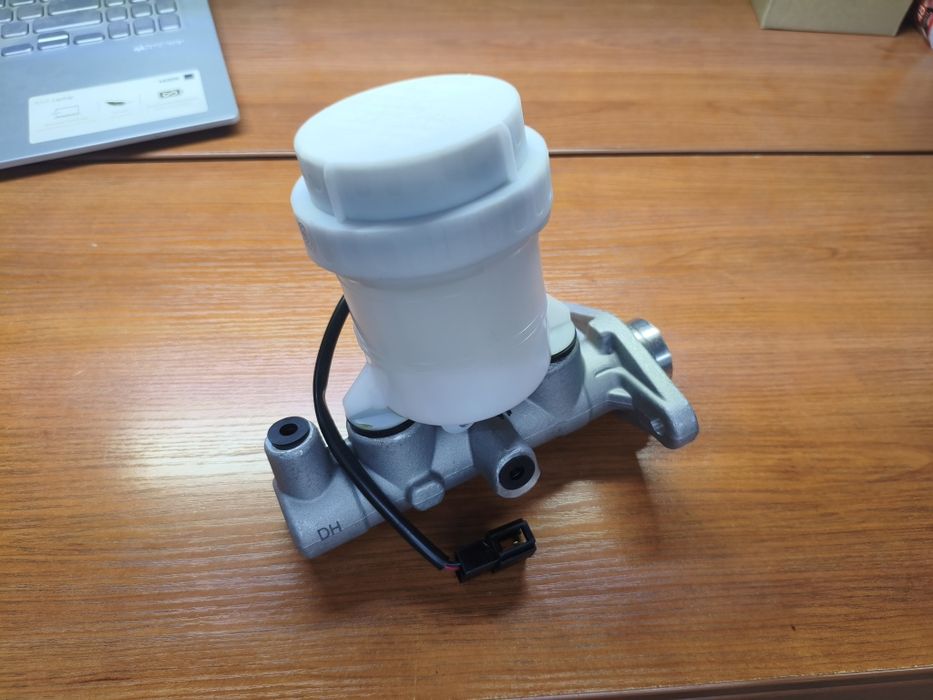 Тормозной цилиндр Mitsubishi Montero Sport Challenger