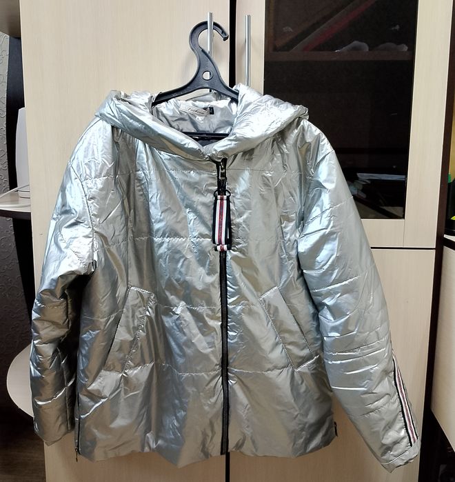 Продам куртку женскую б/у