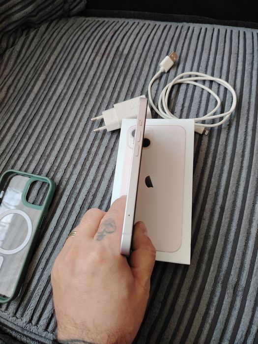 iPhone 13 rose impecabil