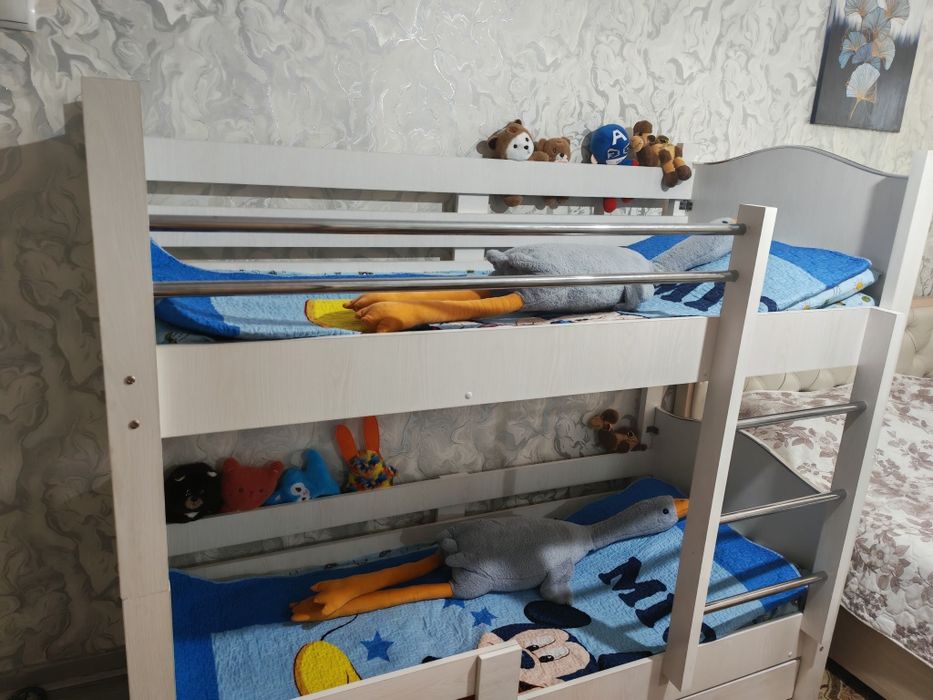 Продаю двухъярусную кровать .