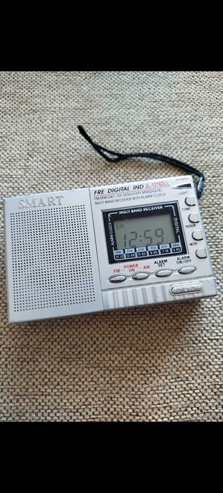 Radio portabil Smart AM FM cu alarma si ceas Functional