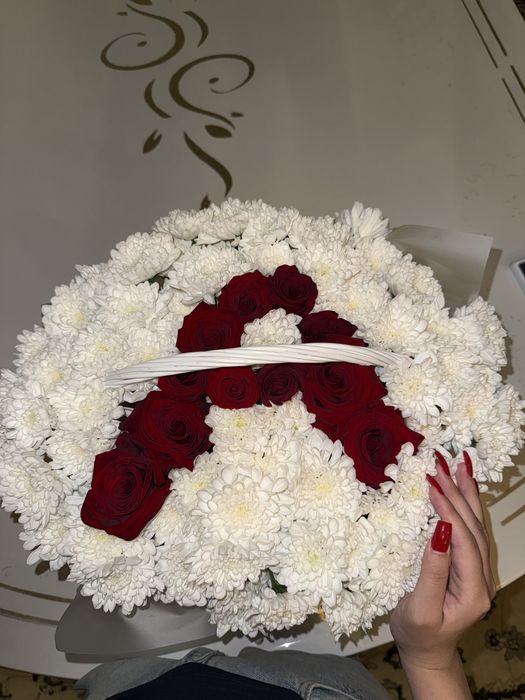 Цветок в корзинке