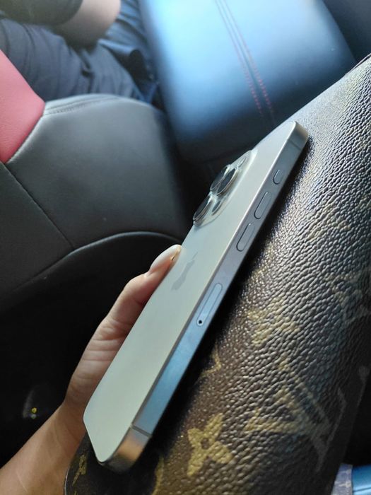 iPhone 15 Pro 256GB Natural Titanium