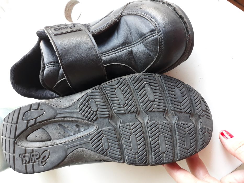 Asics 34 номер, черни обувки