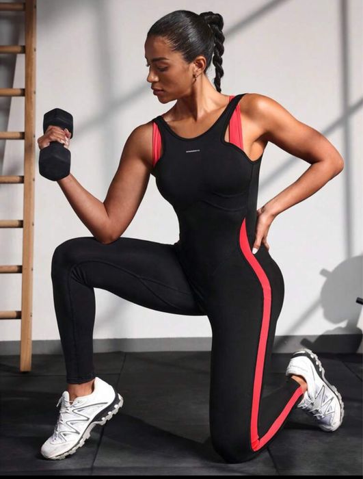 Salopeta fitness neagra cu insertii rosii