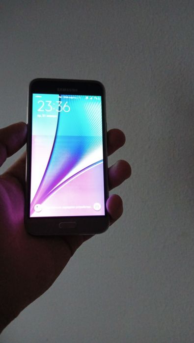Samsung J3 телефон