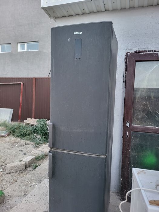Холодильник на запчасти.