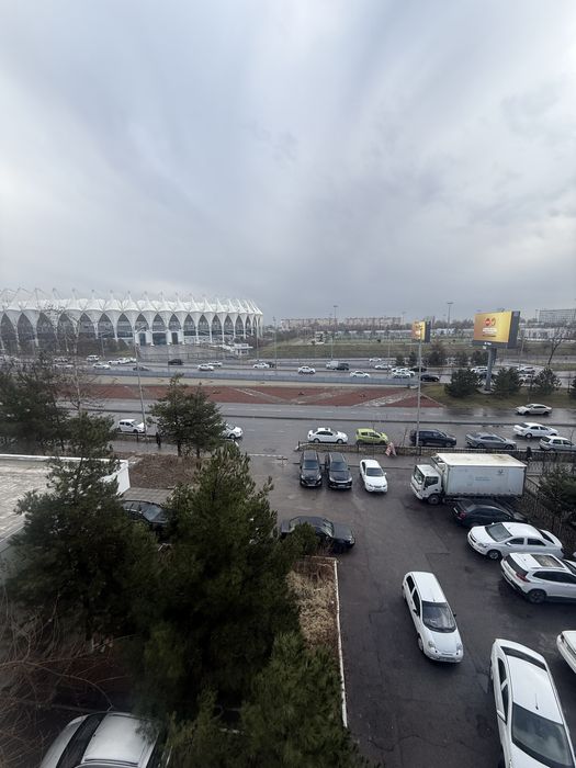 Сдаётся в аренду под офис. Ofis uchun xonalar ijaraga beriladi