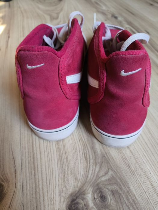 Спортни мъжки обувки Nike и Converse