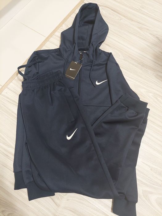 Продам спортивный  костюм