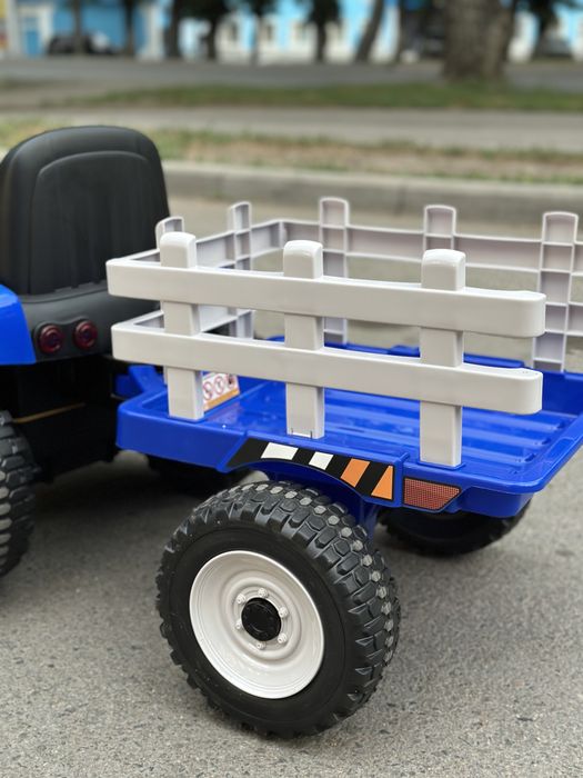 Детский синий трактор