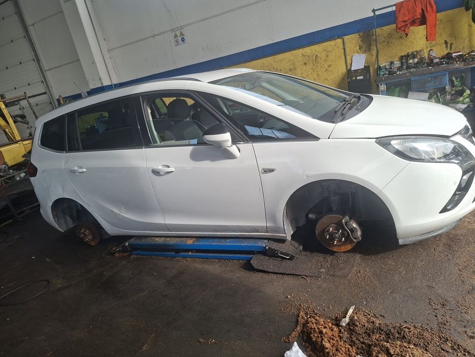 Piese opel zafira c 2013