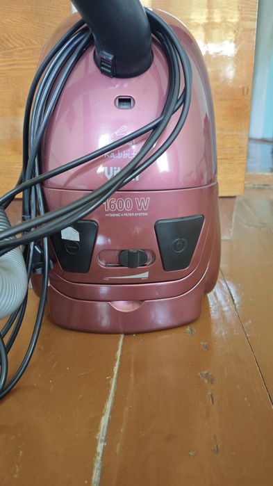 Пылесос Vitek  .
