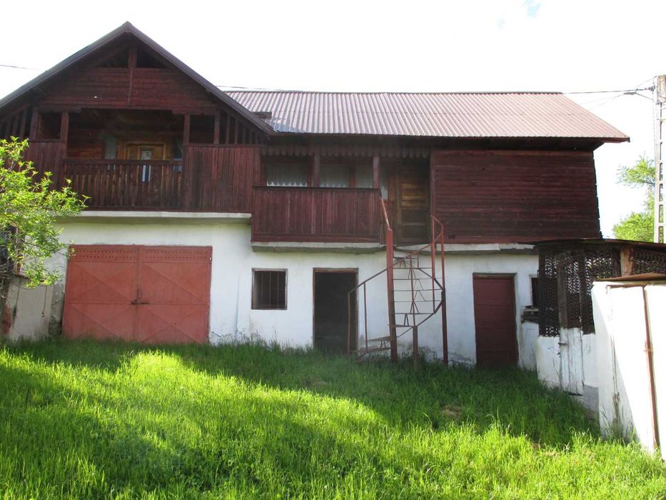 Gospodărie autentică  in Berevoești (sat.Ungureni) Câmpulung!