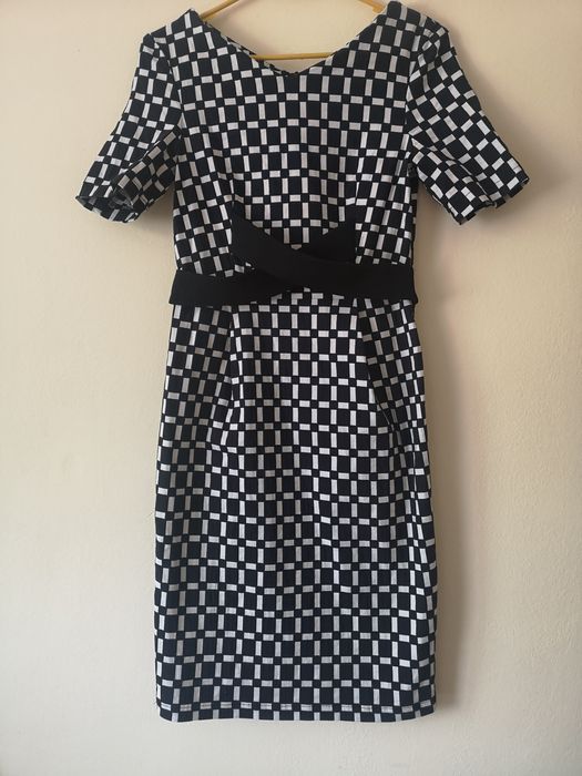 Дамска рокля с къс ръкав