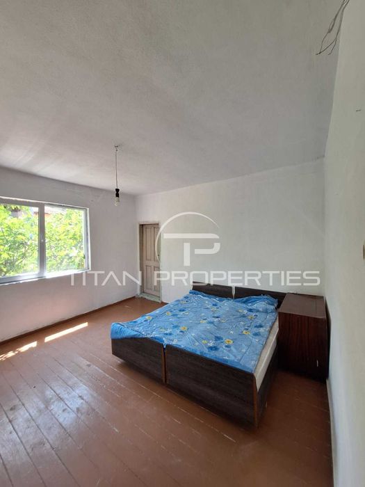 Двуетажна къща в Брацигово