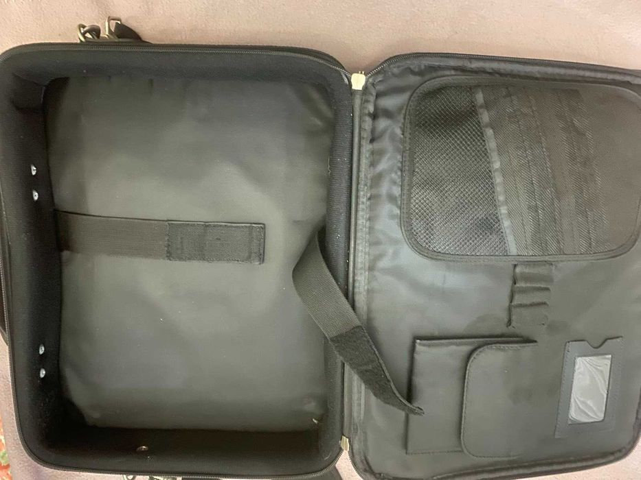 Черна чанта за лаптоп, водонепропусклива