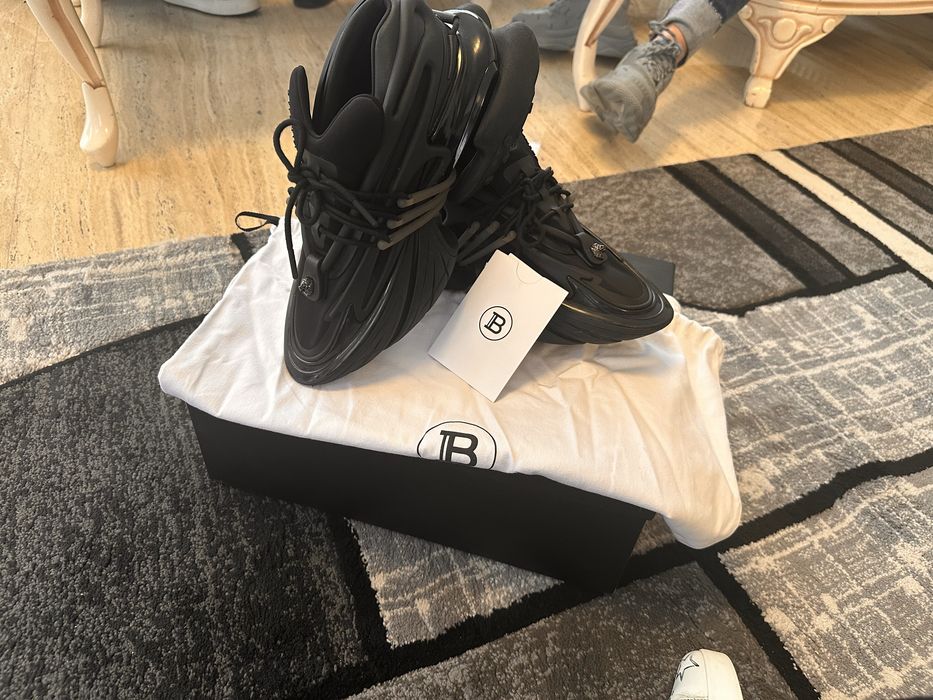 Adidasi Balmain originali certificat de garantie 9/10 purtati o singur