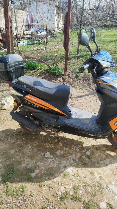 Скутер на ходу без вложений