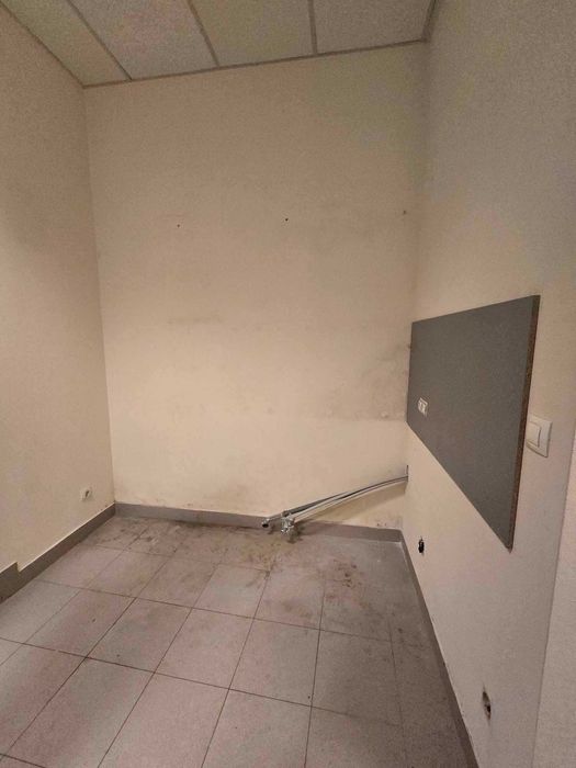 Дава се под наем Магазин в Велико Търново, Център - 117 кв.м за 2800 € - Снимка #12