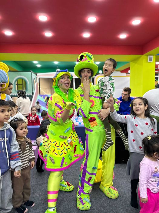 Дед мороз и Снегурочка на новый год