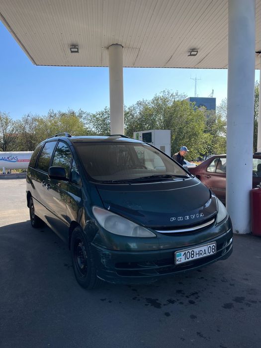 Продаю мащину Тайота превия 2002