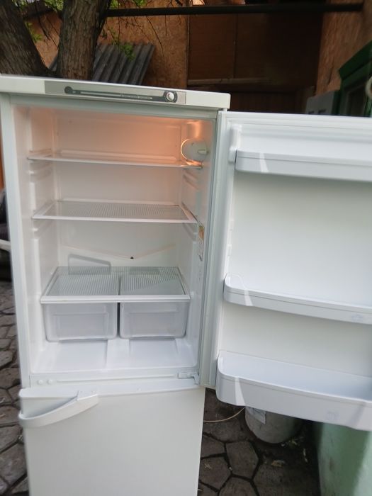 Продам холодильник Indesit высота 1,70