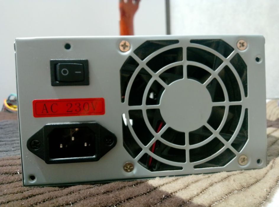 Блок питания DTS-250 в рабочем состоянии