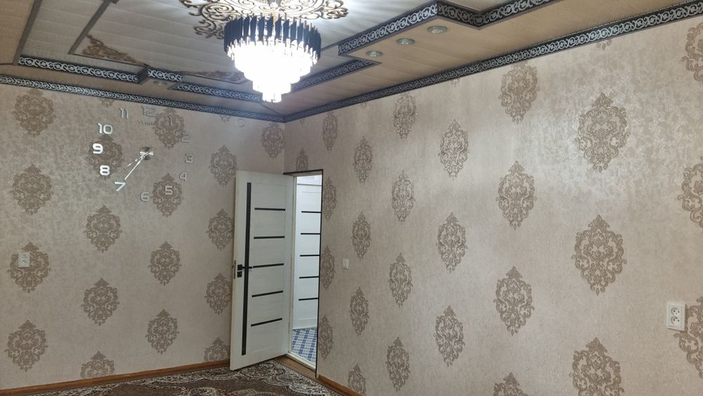 Nurobot shahrida 3 honali  UY SOTILADI