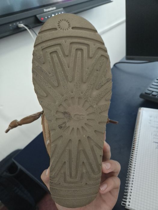 Vand papuci ugg noi