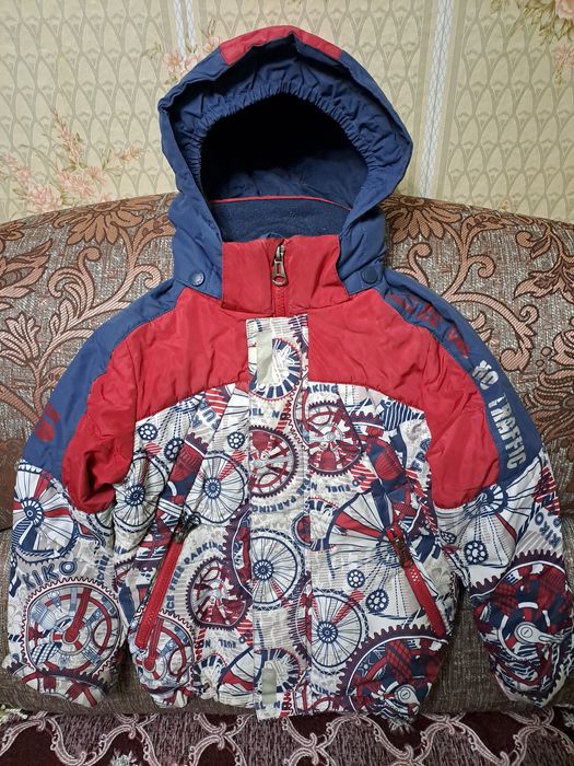 Продам костюм на весну