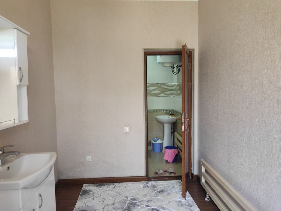 Зангиотадв 2 хонали янги таъмирли ҳовли -жой ижарага берилади.