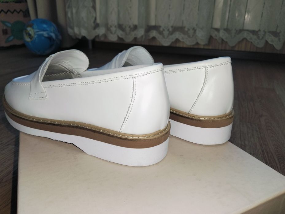 Продам новые макасины