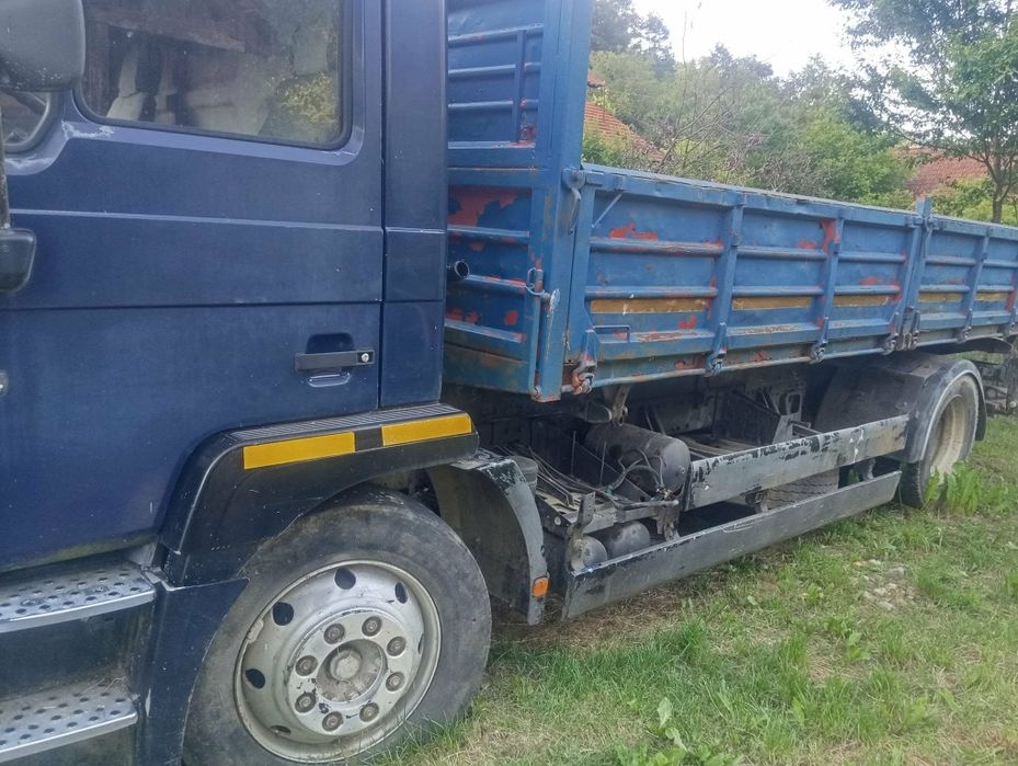 Vand sau schimb cu utilaje agricole (tractoare ,tractoare.  etc)