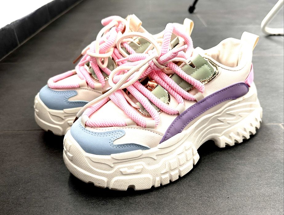 Adidasi Renee purtati o singura data