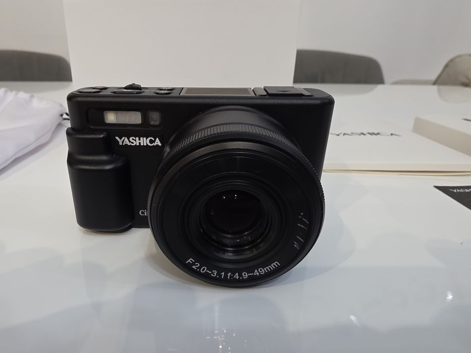 Компактен фотоапарат Yashica city 200